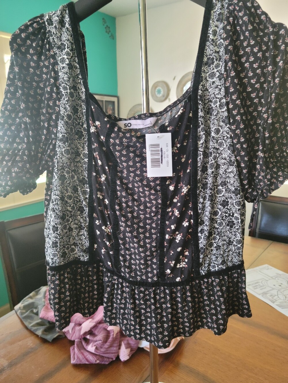 SO Black and White Floral Peplum Top